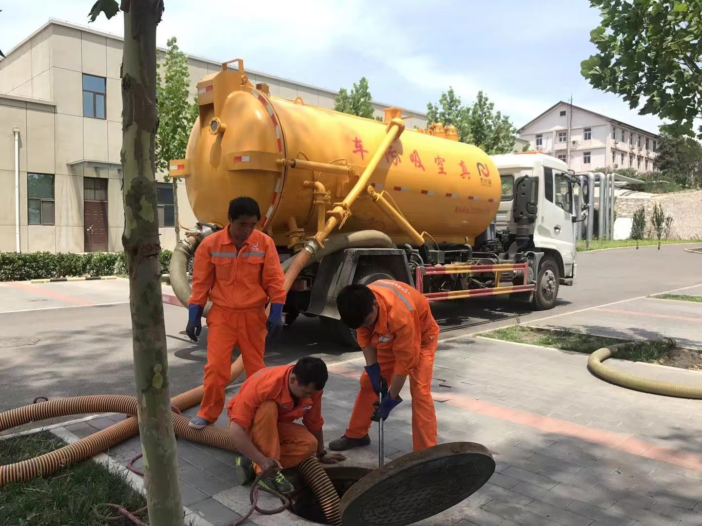 武夷山化粪池清理与5-8吨吸粪车施工效率分析